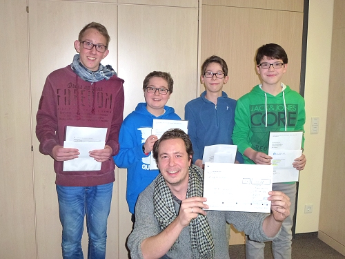 Vier Schüler des CFG durften den mit 1000 Euro dotierten Oberpfälzer Schüler-Nobelpreis in Empfang nehmen